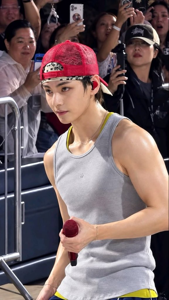 thvseverim's tweet photo. my body releases a rare type of sex hormone for this taehyung https://t.co/a3x5PnD3fC