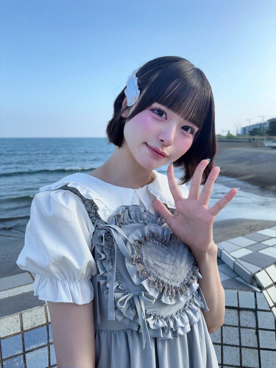 sugomeno_mona's tweet photo. 『この夏の真ん中に君を置き去りにして』
公開されました。号泣不可避な失恋ソングですт ‧̫ т
ぜひ聴いてください！

 #この夏の真ん中に君を置き去りにして
 #demipogune
 #デミポギュン https://t.co/Lq5Oaxiswx