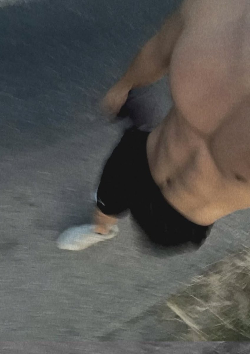 thehonoredd's tweet photo. 𝖒𝖔𝖗𝖓𝖎𝖓𝖌 𝖗𝖚𝖓 👟💨🏔️ https://t.co/3eSwvF8ppx