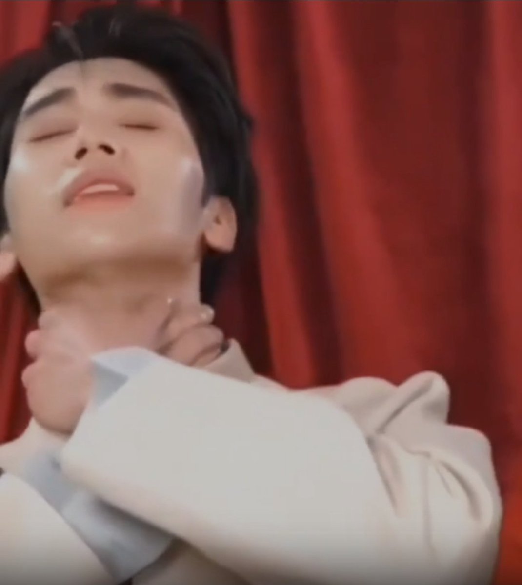 Jd_lily10's tweet photo. Tell Joong and Dunk that I love them and my ghost will always protect them I'm gonna kms with those cramps https://t.co/Qkwor87uln