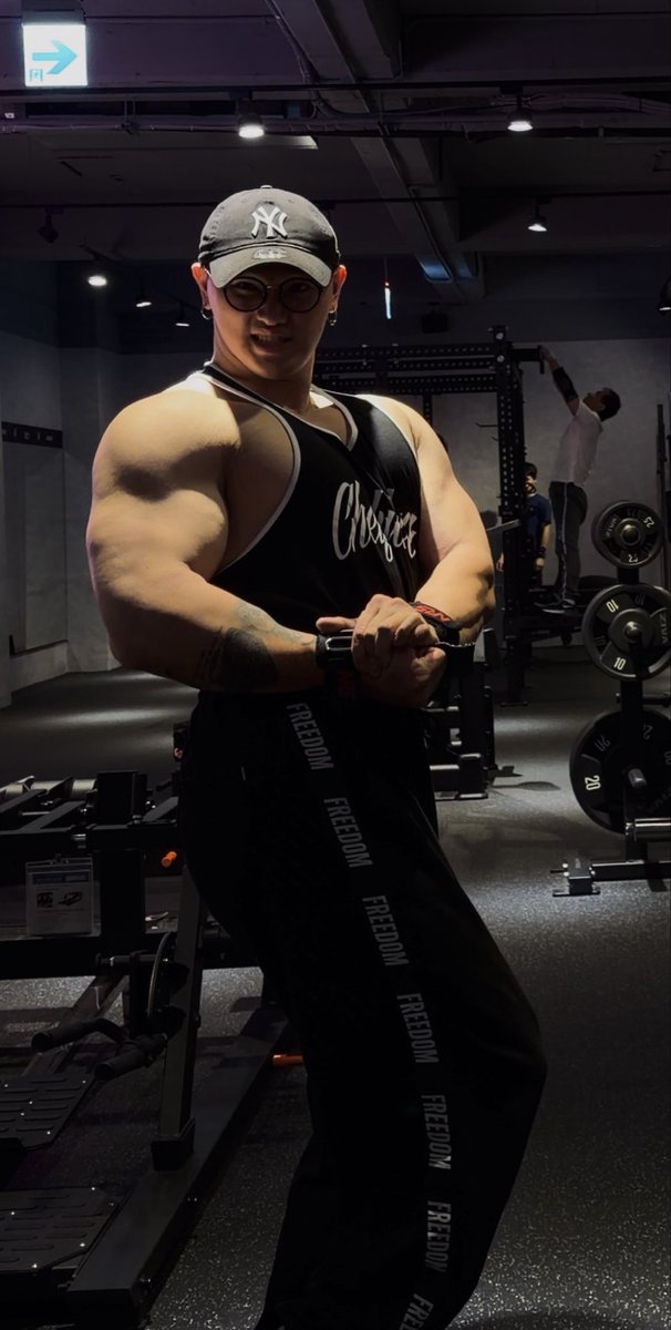 Moon183tp's tweet photo. 一樣的系列有練有發day 4？
😆💪🏻 https://t.co/fyvFuR4KPK