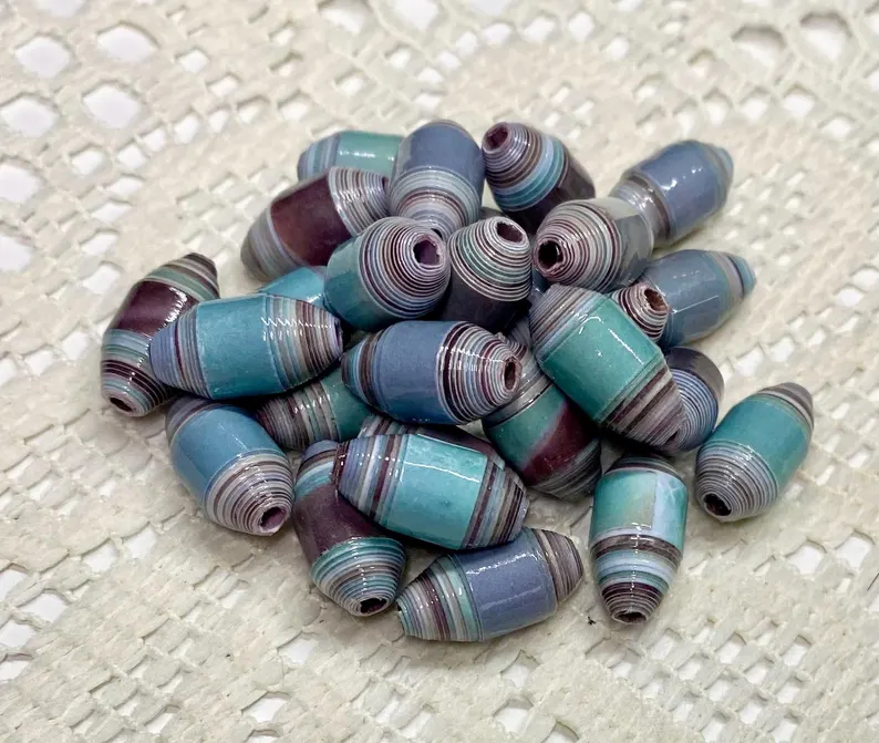 paperbeadboutiq's tweet photo. Handmade Paper Beads, Winter Wishberries, Bullet Tube, Jewelry Making (25pc) 
https://t.co/iVIkKpykbo #handmadepaperbeads #winterbeads #jewelrymakingbeads #seasonalbeads #craftingbeads https://t.co/S3kgPR4rUO
