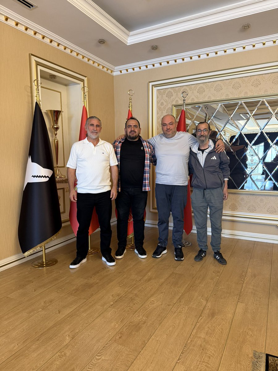 azim_deniz's tweet photo. İş insanı Yılmaz Akansu’nun misafiri olduk. Şehrimizin güzelliklerini iş hayatını konuştuk. İş dünyası ve çalışma hayatına dair uzun sohbet gerçekleştirdik https://t.co/CG5u8a5TP0