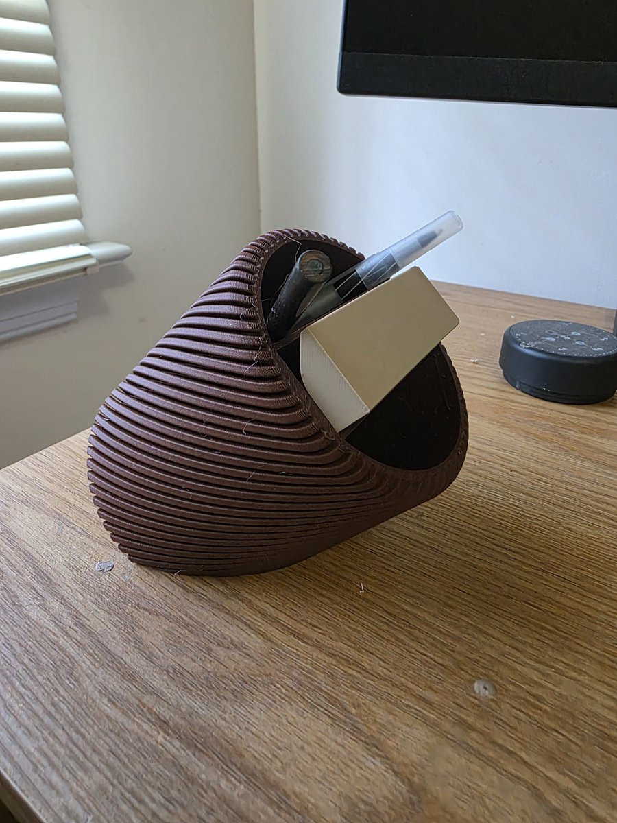 tscombo80's tweet photo. 3D Printing/Design
Desk Organizer (not my design)

#3dprinting #makerworld #office https://t.co/VpFK09q1EX