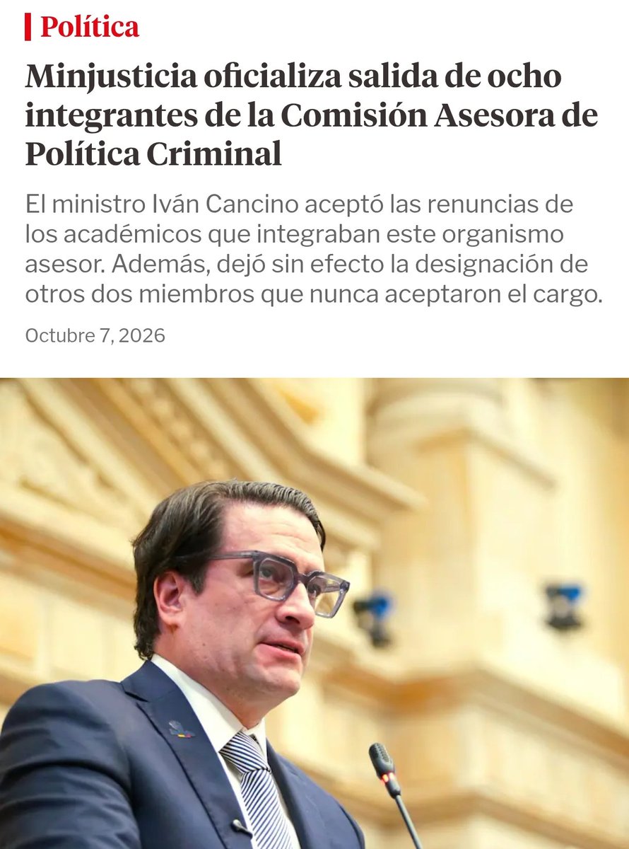 ISAZULETA's tweet photo. Los sacaron como castigo porque se filtró el texto de aterrador Estatuto Antiterrorista de Abelardo que pretende volver a Colombia al Terrorismo de Estado que persigue a la oposición, que entrega nuestra soberanía Nacional a EEUU para facilitar una intervención militar de ese país en suelo colombiano, que aumenta penas cuando todos sabemos que eso no desestimula el delito y lo peor que autoriza bombardear y hacer operaciones militares en ciudades.