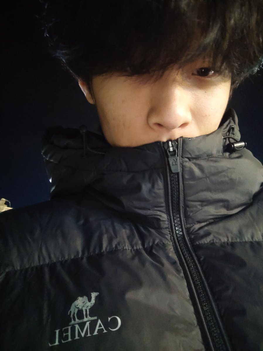0908xyc's tweet photo. 山顶是真冷啊穿羽绒服也冷 https://t.co/8im3icyUn0