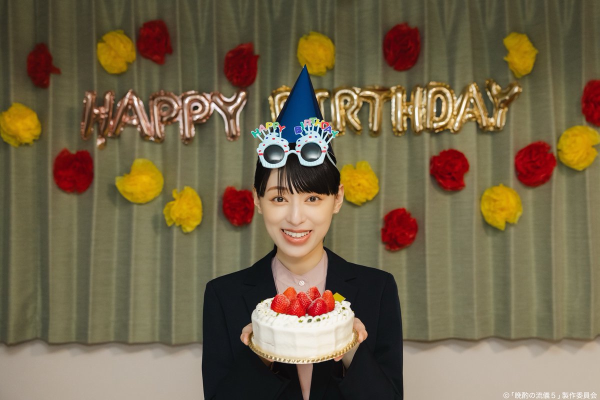 tx_banshaku's tweet photo. ˗ˏˋ 🎂 Happy Birthday 🎂 ˎˊ˗

本日10月10日は #栗山千明 さんのお誕生日💐
おめでとうございます.ᐟ.ᐟ

4コマ漫画のような見事なショットが撮れました📸👏🏻

素敵な1年になりますように✨

🗓️第３話は10/16(金)深夜24:52～
#晩酌の流儀５
#栗山千明 https://t.co/XOUrQEPNt6