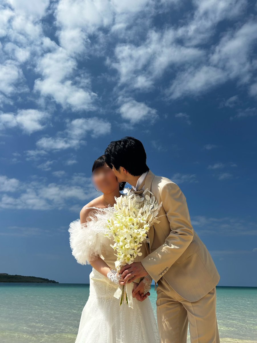 ryuto_bluesky's tweet photo. 本日、2026年10月8日、半年前にプロポーズした宮古島で結婚式を挙げてきました！
天候にも恵まれ、「東洋一の白い砂浜」とも称される与那覇前浜ビーチなどでも撮影をしました🏖️

(今回の投稿は身内や式場スタッフが撮影した写真です。カメラマンが撮影した写真は後日データで送られてきます。) https://t.co/P1qtAuj6Ys