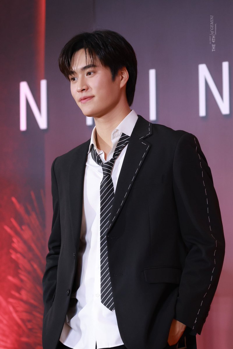 4thGemini_'s tweet photo. 2รูปแรกคือมายา 2รูปถัดมาคือตัวตนจริง 😂

GEMINI AT NGAMWONGWAN
#InfinityMedicalClinicxGemini
#Gemini_NT #เจมีไนน์ @gemini_ti https://t.co/c5bja4FC4v