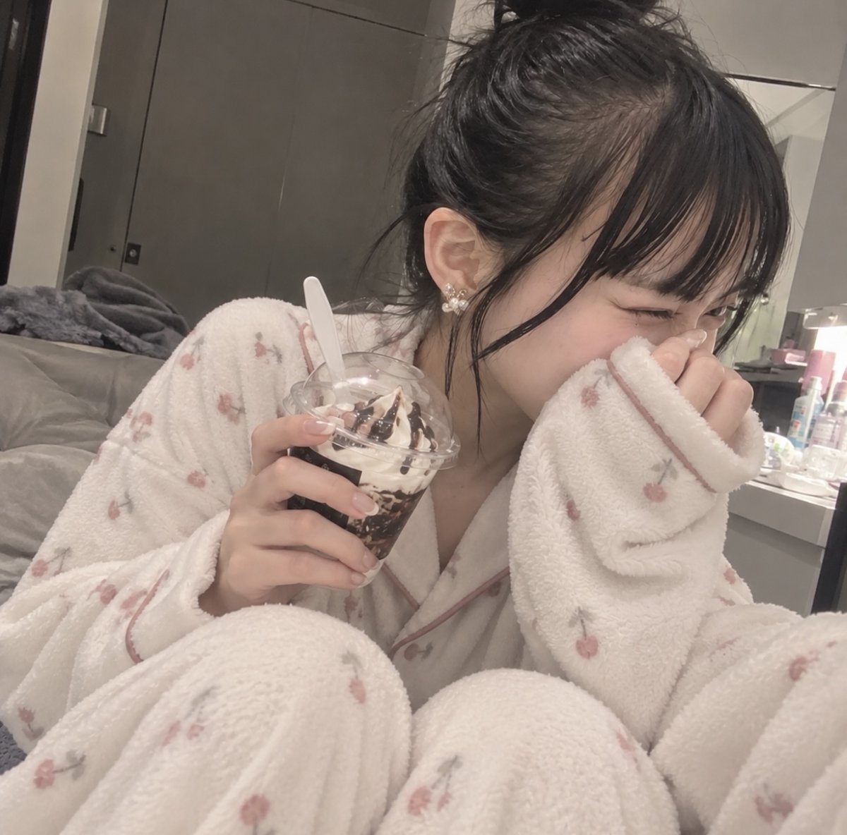 ChelsaeCot87240's tweet photo. 知立住み工場女子です🏭♡
ちゃんと甘いもの買って帰ったよ🍦💕
今から食べるけど、ひとりって寂しい🥺
誰か一緒に食べてくれない？♡ https://t.co/yRvkNxm8fe