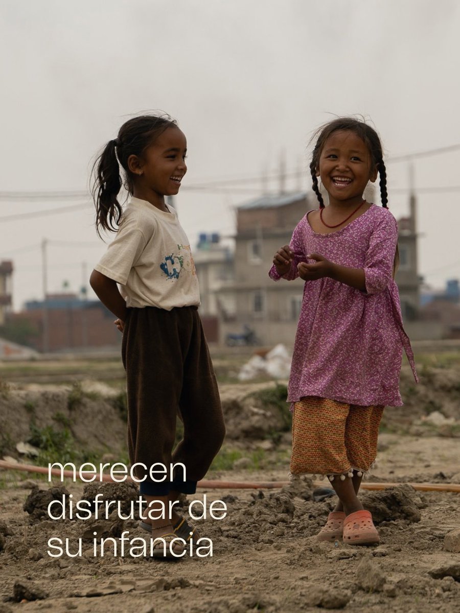 fvicenteferrer's tweet photo. ✋ Levanta la mano si crees que todas las niñas merecen disfrutar de su infancia, acceder a la educación y decidir sobre su futuro.
 
Este 11 de octubre, Día Internacional de la Niña, es un momento idóneo para recordar que cuando las niñas deciden sobre su futuro, construimos un mundo mejor.