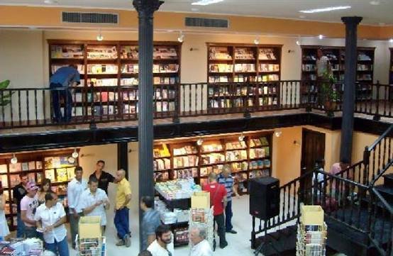 ahsjovenescuba's tweet photo. 📚🎶 El elogio oportuno dedicará su edición de HOY al 40 aniversario de la Asociación Hermanos Saíz (AHS).
🗓️ Jueves 8 de octubre, 11:00 a.m.
📍 Librería Fayad Jamís, Obispo 261 entre Cuba y Aguiar, La Habana Vieja.
🧵
#AHS40 https://t.co/ChEM01ihff