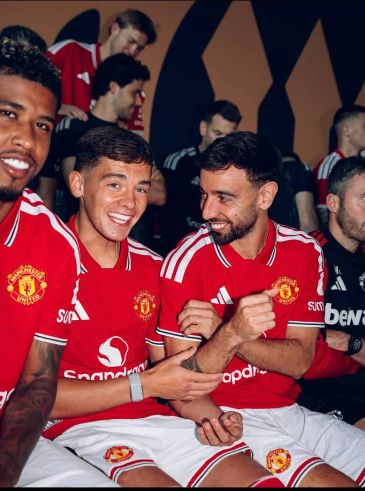 NnaFrancis80594's tweet photo. 2️⃣days until Manchester United play football again 🗓️
#MUFC https://t.co/EdPiaGa8W2