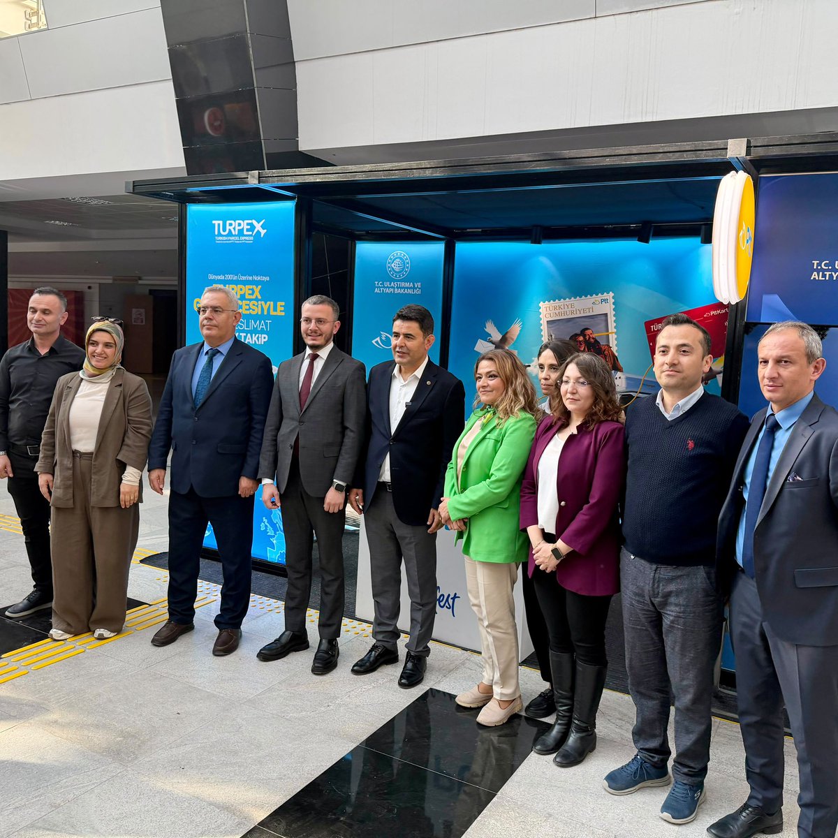 PTTKurumsal's tweet photo. #UFEST kapsamında üniversite öğrencileriyle Nevşehir’de buluşuyoruz.

Ulaştırma ve Altyapı Bakan Yardımcımız Sayın Osman Boyraz’ın da ziyaret ettiği standımızda, gençlerimizle bir araya gelerek geleceğin teknolojilerini paylaşıyoruz.

09 Ekim 2026 tarihine kadar Nevşehir Hacı Bektaş Veli Üniversitesi’nde devam edecek olan festivalde yer alan standımızı ziyaret ederek, siz de ulaşım ve haberleşme dünyasının yeniliklerini keşfedebilirsiniz.

📍 Nevşehir Hacı Bektaş Veli Üniversitesi

#TürkiyeHızlanıyor 🇹🇷