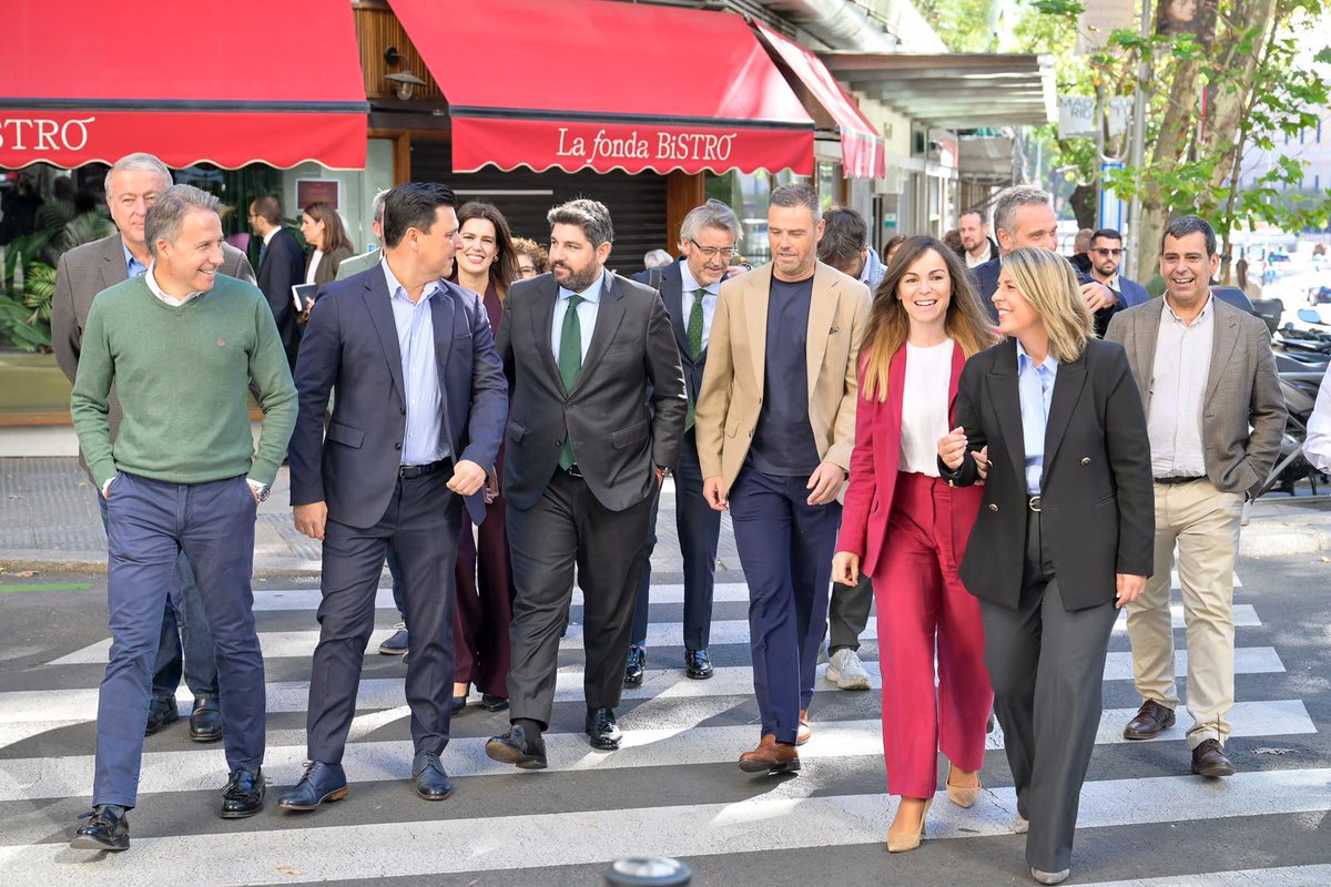 LopezMirasF's tweet photo. No vamos a permitir que utilicen la técnica del miedo, porque la ilusión por el cambio es más fuerte.

Ofrecemos verdad, limpieza y futuro. Con el presidente @NunezFeijoo viene la reconstrucción nacional y un gobierno para todos, que escucha y soluciona.

💪🏽🇪🇸 El #29N, por fin, España.