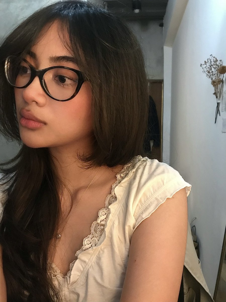 akuariumini's tweet photo. missing my lily-scented room https://t.co/20KFMYDdTQ
