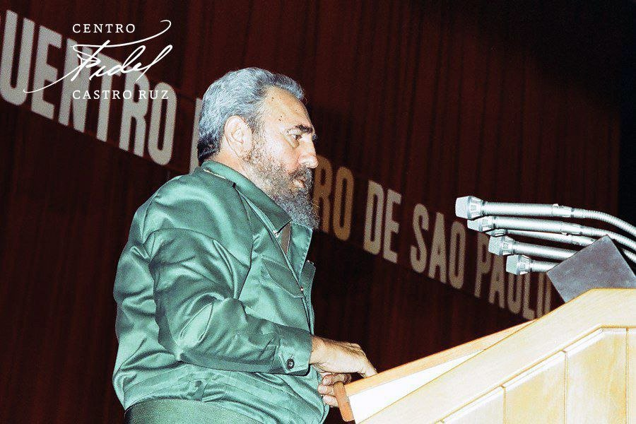 centrofidel's tweet photo. Fidel: "Ha encontrado Cuba la fuerza moral y material para salir victoriosa en el terreno político e ideológico en la lucha contra el bloqueo económico, la subversión y las agresiones del imperialismo yanki".
#FidelVive
#TumbaElBloqueo https://t.co/CgBqruT8Ym