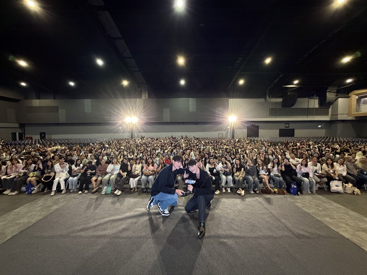 ohmthitiwat's tweet photo. ขอบคุณทุกคนมากครับ วันนี้เติมพลังเต็มหลอดเล้ย แล้วเจอกันใหม่ครับผม 🩵😗#GMMTVFANIVAL2026HappyFamilyxOP https://t.co/qRYiXjL14o