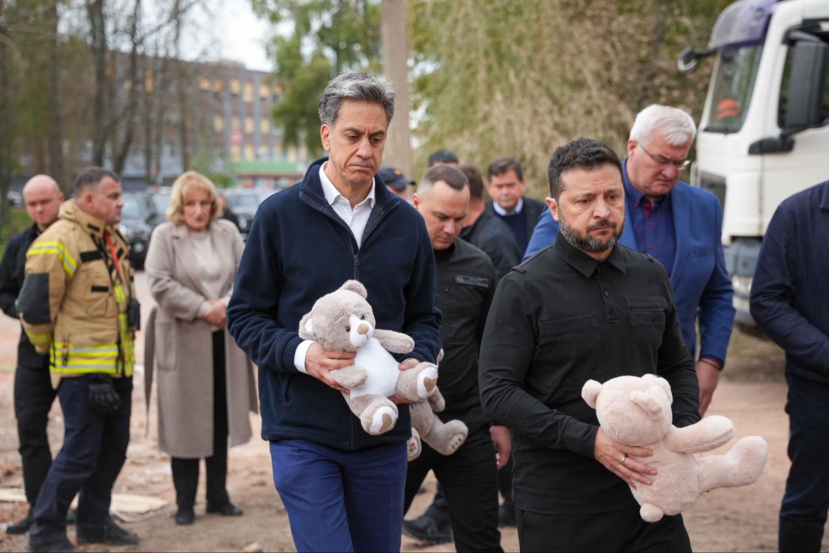 Ed_Miliband's tweet photo. No child should have to live in fear of missile attacks.

Today I met Ukrainian children and families affected by Russia's brutal aggression.

Their courage is extraordinary. The UK's support for Ukraine remains unwavering. https://t.co/j4P6G27b27