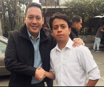 Lalizen_Ziada's tweet photo. ESTE HA SIDO EL DRAMA DEL PRESIDENTE DE LA FEUE EN CUENCA
QUISO HACERSE DEL PROYECTO PARA EL REPARTIR LAS VIVIENDAS A SUS AMIGOS
Aquí su maestro y mentor ahora prófugo (video explicativo para borregos)
#BorregoDateCuenta
@FeueEc
@DanielNoboaOk  https://t.co/VwdH0OoQiD https://t.co/JIdERLVVwB