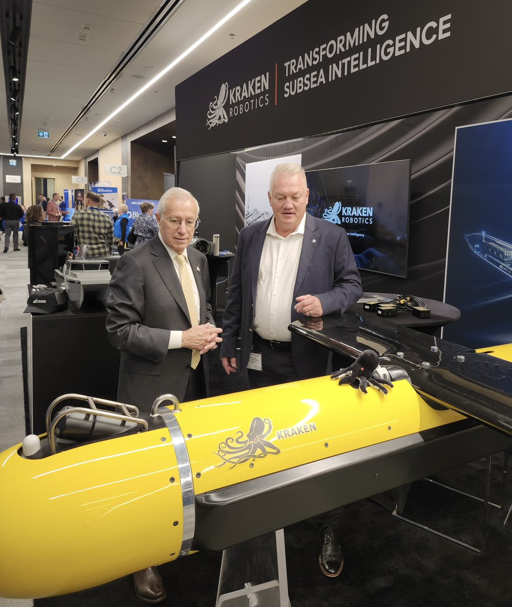 VictorFedeli's tweet photo. On the heels of yesterday's roundtable with the 15+ Ontario companies representing the province at DEFSEC, we had the opportunity to stop by their booths on the conference show floor.
 
It was great to learn more about their operations, and how their defence innovations and capabilities will bolster our broader supply chain and sector.