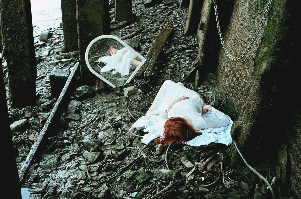 welcharchive's tweet photo. florence welch behind the scenes of ‘heavy in your arms’ music video for the twilight saga: eclipse soundtrack in 2010. https://t.co/rQmtbJJR5U
