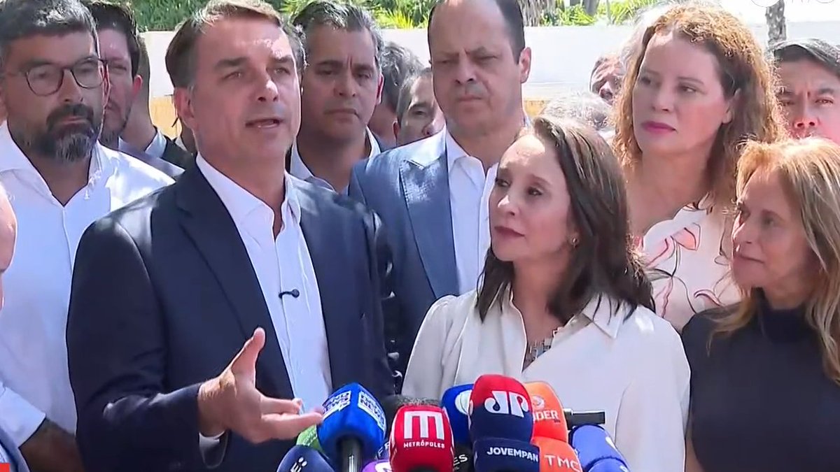 g1's tweet photo. Podemos declara apoio a Flávio Bolsonaro no segundo turno https://t.co/gzxoESDjGc #g1 #eleição2026 https://t.co/HZ9yvNpPhv