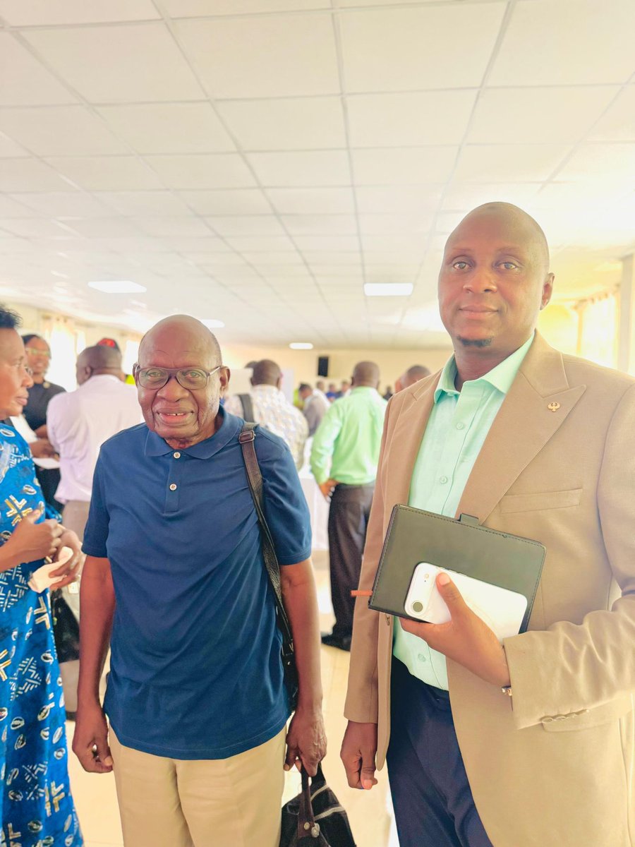 KEwankwale's tweet photo. HON. KIWANUKA SULAIMAN ENGAGES UEDCL ON ELECTRICITY EXTENSION FOR NAKIFUMA COUNTY*

Today, I held a fruitful engagement with the Uganda Electricity Distribution Company Limited (UEDCL) to push for more grid extensions of electricity in different parts of Mukono District. https://t.co/47uRtcCSJi