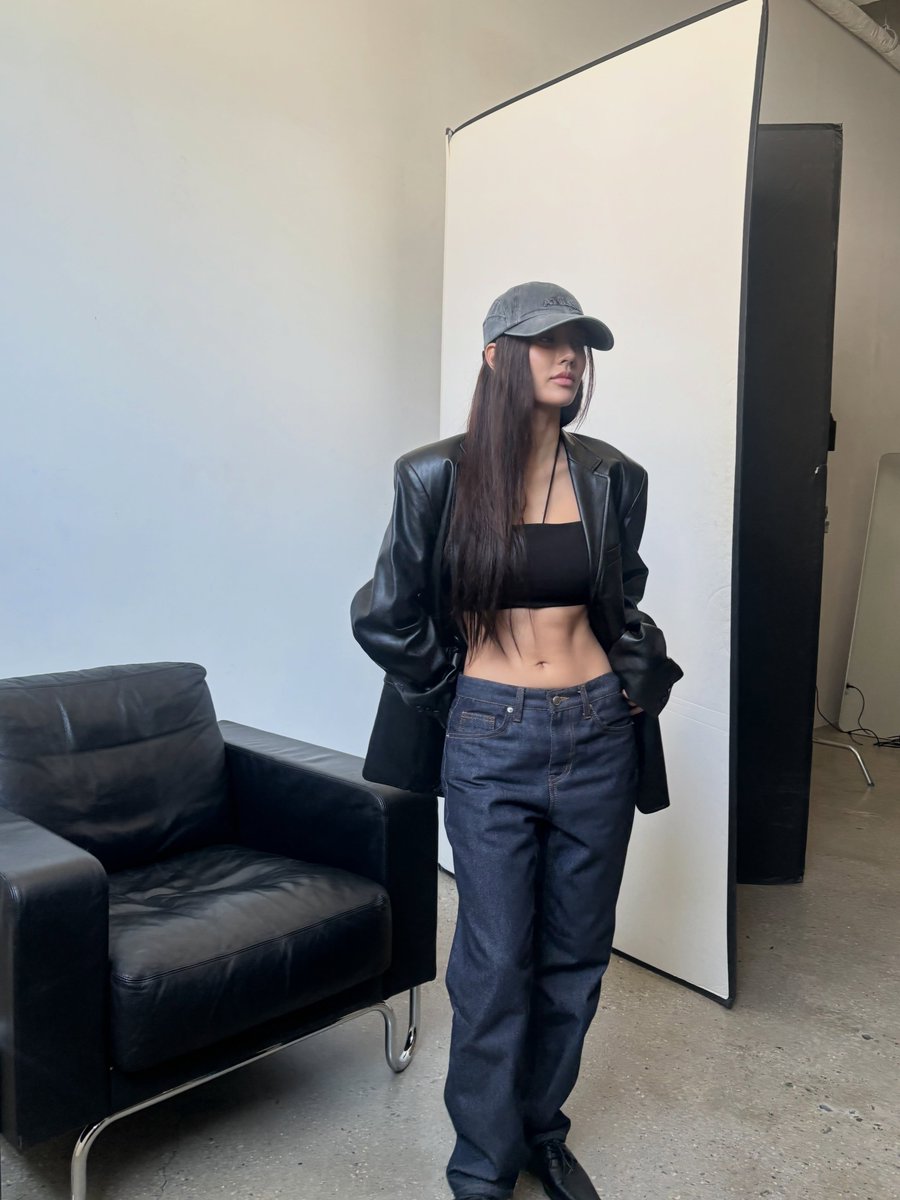 JlCHYO's tweet photo. Was born to be a baddie, 🖤 https://t.co/cjS1aXk3NG