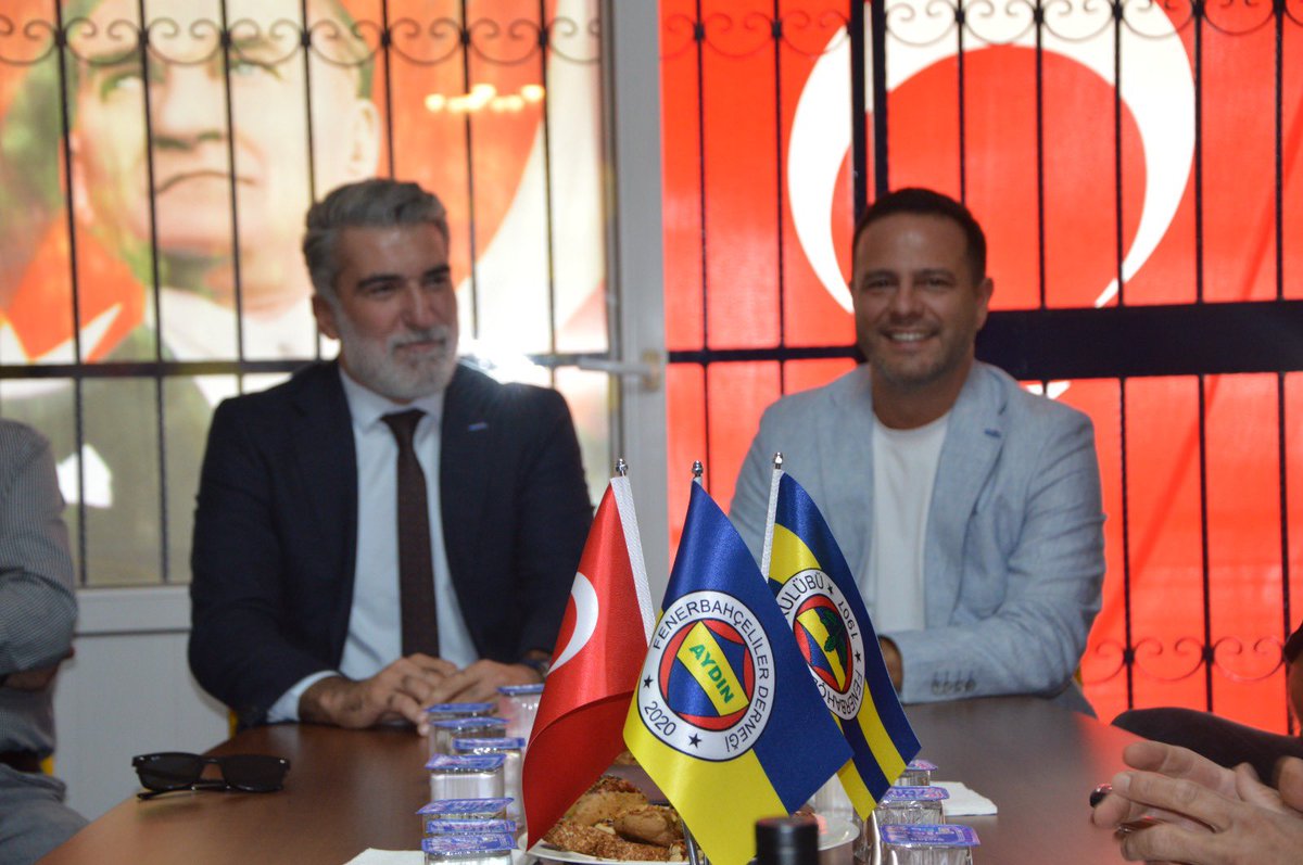 aygiad's tweet photo. Taşkın Cerit Başkanlığında YK Üyelerimiz  Aydın Fenerbahçeliler Derneği yeni YK Üyelerine nezaket ziyaretinde bulundu.                                                                    Ziyarette, derneklerimizin yaptığı ve yapacak olduğu projelerden bahsedildi. https://t.co/XnDClNbCbm
