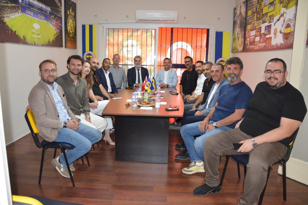 aygiad's tweet photo. Taşkın Cerit Başkanlığında YK Üyelerimiz  Aydın Fenerbahçeliler Derneği yeni YK Üyelerine nezaket ziyaretinde bulundu.                                                                    Ziyarette, derneklerimizin yaptığı ve yapacak olduğu projelerden bahsedildi. https://t.co/XnDClNbCbm