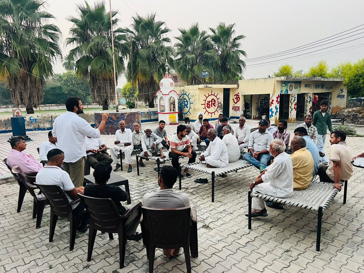 umeshkamboj5's tweet photo. लगातार चल रहे जनसंपर्क अभियान के तहत हल्का रादौर के गांव बैण्डी में अपनों के बीच पहुंचकर साथियों से आत्मीय मुलाकात हुई।

इसी विश्वास के साथ जनसेवा और क्षेत्र की आवाज़ बुलंद करने का यह सफर निरंतर जारी रहेगा।

उमेश बुबका
हल्का रादौर
#Haryana #Congress #Radaur https://t.co/3p4QB90viy