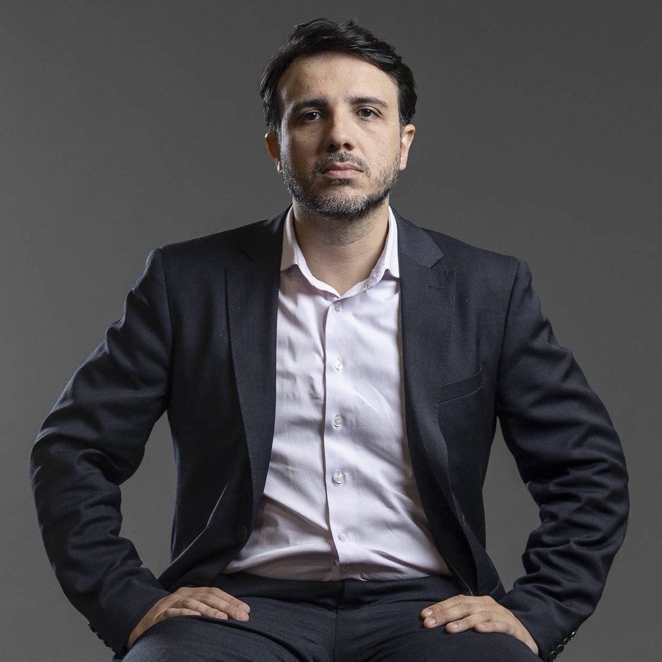 republiqueBRA's tweet photo. 🏳️‍⚧️ 🚩 Renan Santos diz que o recado das urnas foi que o eleitorado de São Paulo está preocupado com “banheiro trans e comunismo” e compara os votos de Lucas Pavanato aos recebidos por Tiririca no passado, que, segundo ele, ao menos representavam uma “zoeira consciente”. https://t.co/GiiAQZeffb