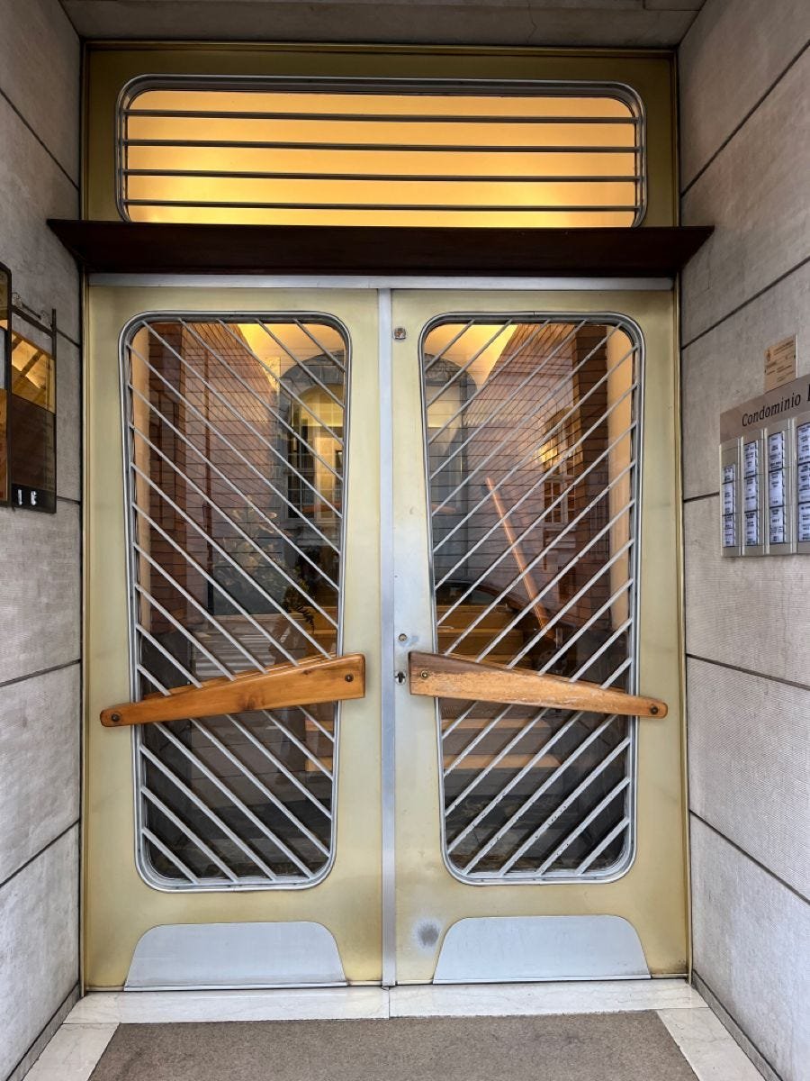 archivebycosmos's tweet photo. Doors that would make me stop for a while. https://t.co/ahw21TjM7a