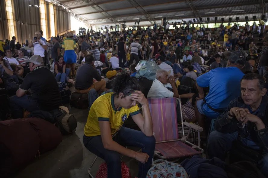 dranandaananias's tweet photo. SEM ANISTIA PARA OS VIOLADORES DE DIREITOS HUMANOS!

LIBERTEM BOLSONARO!
LIBERTEM OS PRESOS POLÍTICOS! 
LIBERTEM OS EXILADOS POLÍTICOS! https://t.co/suaBLguWt0
