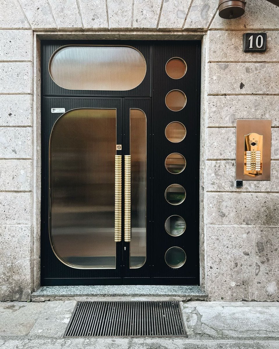 archivebycosmos's tweet photo. Doors that would make me stop for a while. https://t.co/ahw21TjM7a
