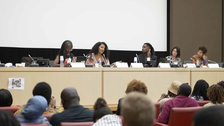 la1ere's tweet photo. 🩺Retards de diagnostic, stéréotypes et prise en charge inégale : les discriminations raciales dans le système de santé décryptées lors d'un colloque à l'Assemblée nationale

https://t.co/dad9HSplMJ https://t.co/SJNFjl6Ibp