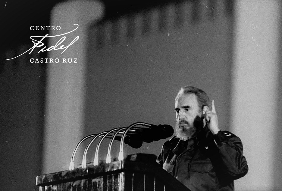 centrofidel's tweet photo. #Fidel: "El imperialismo hoy arrecia su bloqueo y se irrita cuando cualquier empresario de otro país quiere hacer alguna forma de sociedad con nosotros".
#FidelViveEntreNosotros 
#TumbaElBloqueo https://t.co/rMY88txp0Z