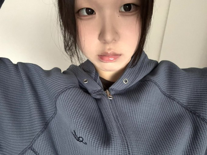 stdwc28145743's tweet photo. 콘돔 끼고 안에 하는 거랑, 콘돔 없이 밖에 하는 거 중에 뭐가 더 좋아?
#펨돔 #만남 #여자임 https://t.co/Xa7c0rhXMV