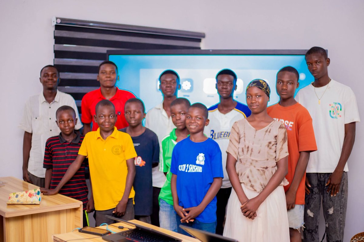 NKingsnansoh's tweet photo. 6 weeks just went by like that. 

Started with the basics of Java, ,kept learning, and finally completed the journey.
Proud of the progress I made. One step closer to becoming the Software Developer I want to be.
#Java 
#LangtangInnovationHub 
#WeBuildSTEM 
#STEMGarageAfrica https://t.co/xfD8XtLPtz