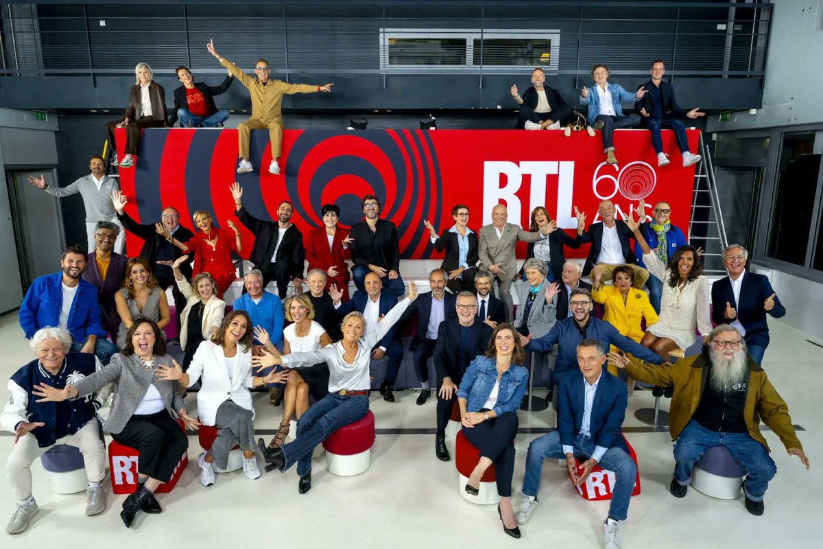 NMalaboeuf's tweet photo. 📸 La photo de famille du 60ème anniversaire de @RTLFrance avec ses emblématiques figures :

@ruquierofficiel @IsaMoriniBosc @FogielMarcO @Dr_moji @chantalladesouO @courbet_julien @philentourage8 @alexvizorek @TanguyPastureau @eric_jeanjean @NathalieRenoux @LianeFoly @FLenglet @Jon_Curiel @DavidLarramendy @R_Bachelot @lpetitg @KEVMITNICKK_PR @FaustineFB @SylvieTellier @sebastienfolin @So_Jovillard @amandine_begot @c_landreau @GeorgesLangRTL @VenturaAlba @amplepuisien, Michel Drucker, Patrick Sabatier, Jade, Karine Le Marchand, Fabrice, Vincent Perrot, Anne-Sophie Lapix, Christophe Beaugrand, Henri Leconte ou encore Louis Bodin 

© Philippe Petit / @ParisMatch