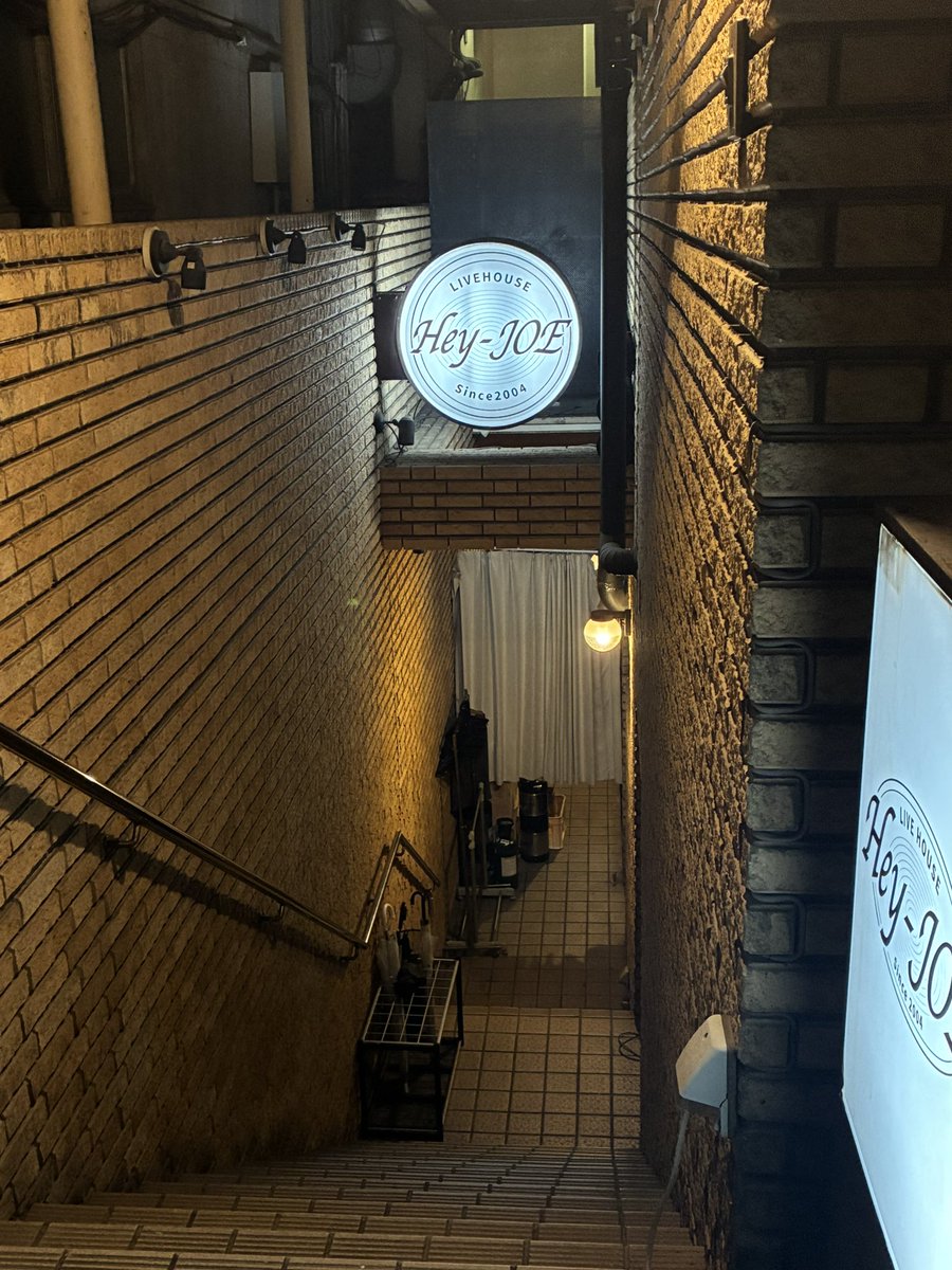 xapy_ya's tweet photo. 今夜はお店の名前が変わってからは初の横浜 Hey Joe で梶原順×田中義人でした。実はゲストの山田元気目当てだったりします。
曲はほぼ知らないのだけど、ファンキーなノリの曲多め。後半はカバーもあり。 https://t.co/ERFLIFTvgQ