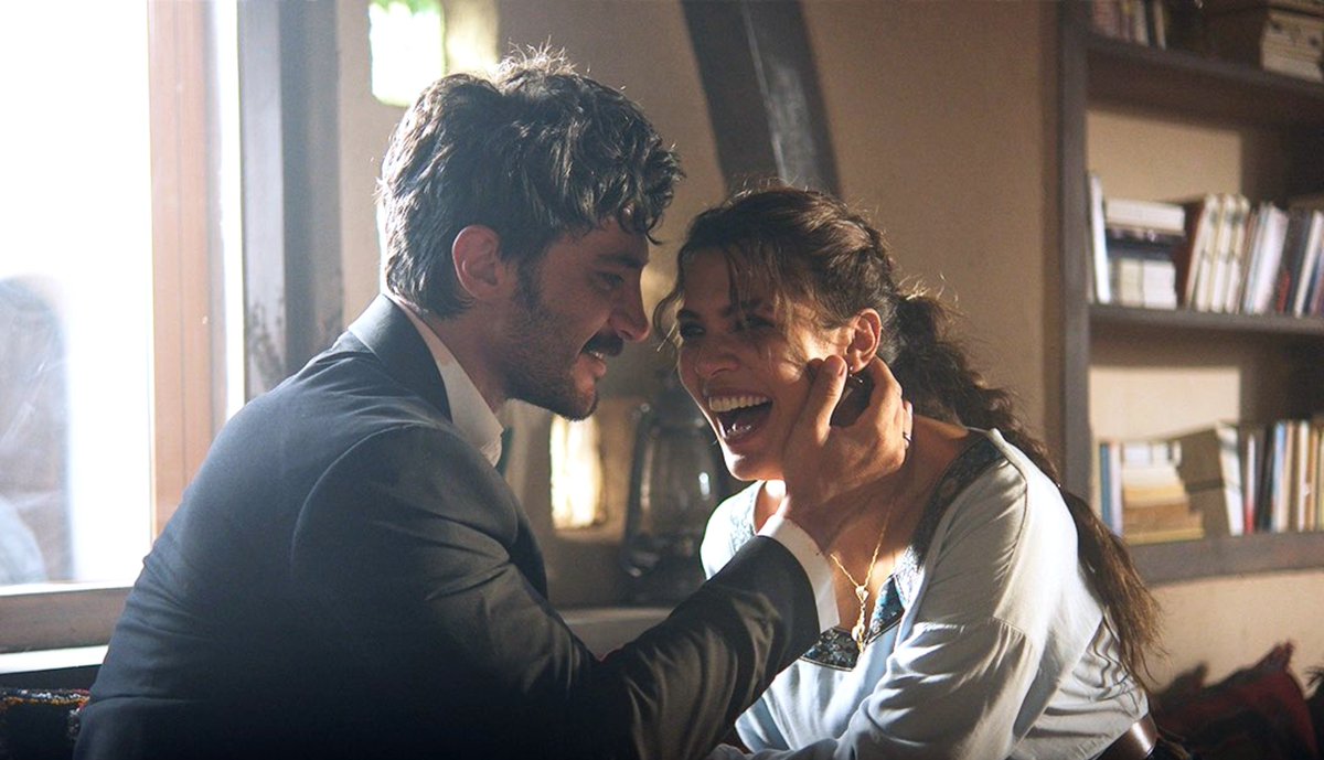 Dara16782's tweet photo. ⬅️This is how you look when you are just friends/coworkers💆🏻‍♀️🤝✨

                                     ➡️This is how u look when u are down for someond 😭😭😭😭🫴🏻👀💖

I said what i said 🗣️🔥

#HalefKöklerinÇağrısı.#YilSer 🌿✨
#ilhanşen.#BiranDamlaYılmaz 🎭💫 https://t.co/09EnwJ591x