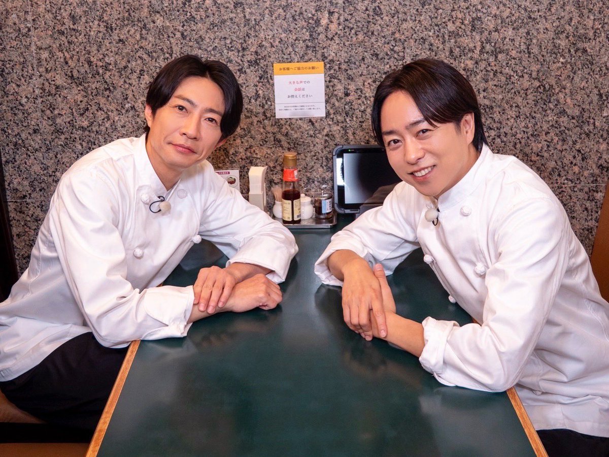 aokiiroiping's tweet photo. I WANNA BE THAT TABLE THEY’RE BOTH LEANING ON 🥹🥹🥹🥹 https://t.co/t0kQy96T6c