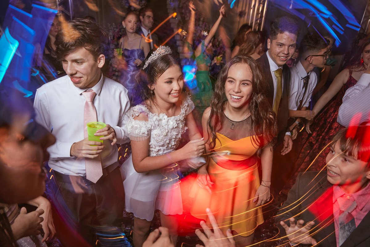 BlakelySeaaaxe's tweet photo. [No me importa el amina, la fiesta sigue sin parar aunque todo sea un desastre!]， https://t.co/nb50wH7DLs