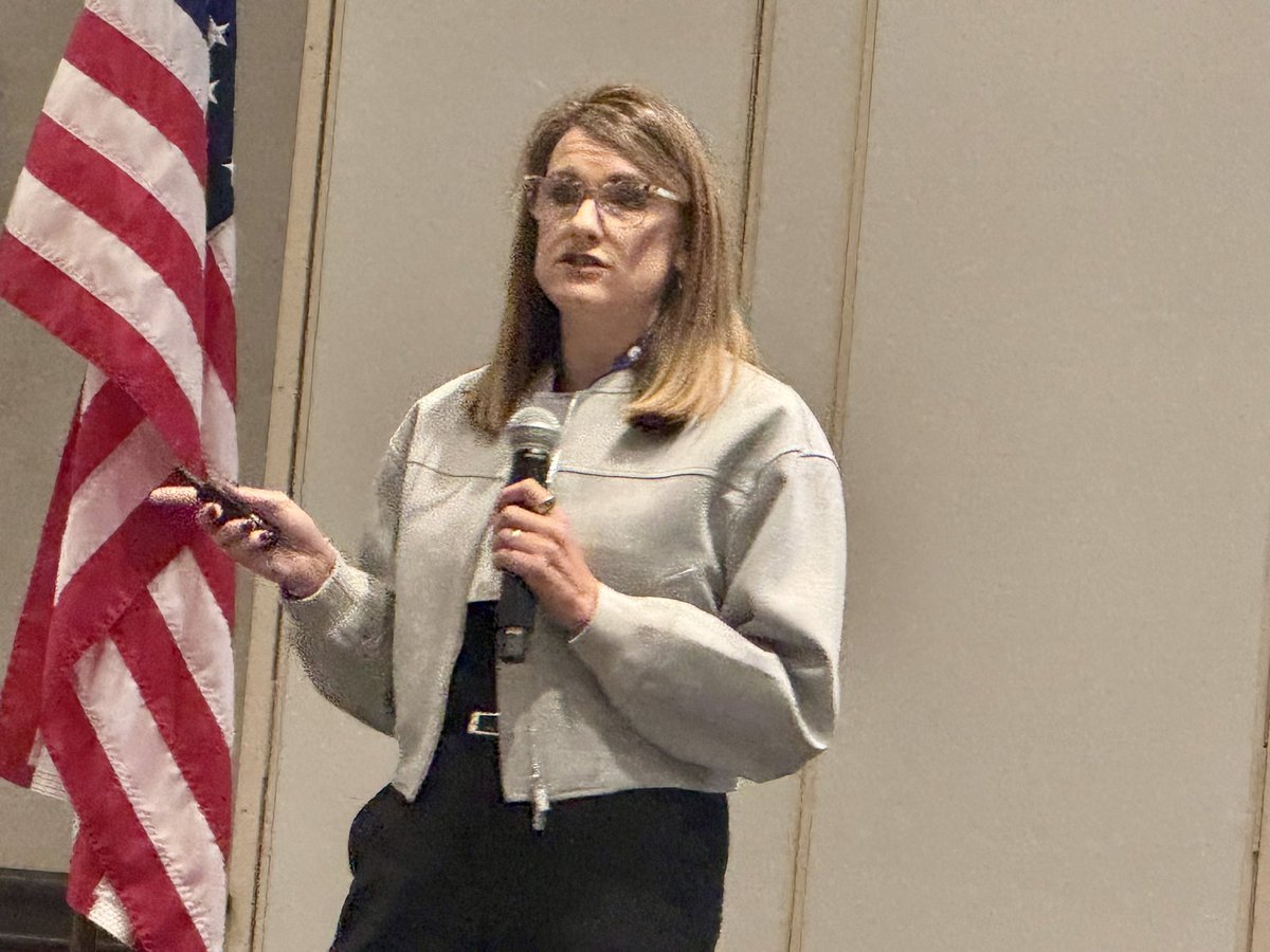 TXEdTechLeaders's tweet photo. TETL Large District Rep. Cara Carter, CTO Northwest ISD, discusses ways in which ed tech leaders can involve stakeholders to successfully ensure school districts build community capacity for AI. #TETL2026 https://t.co/8n2IurCalH