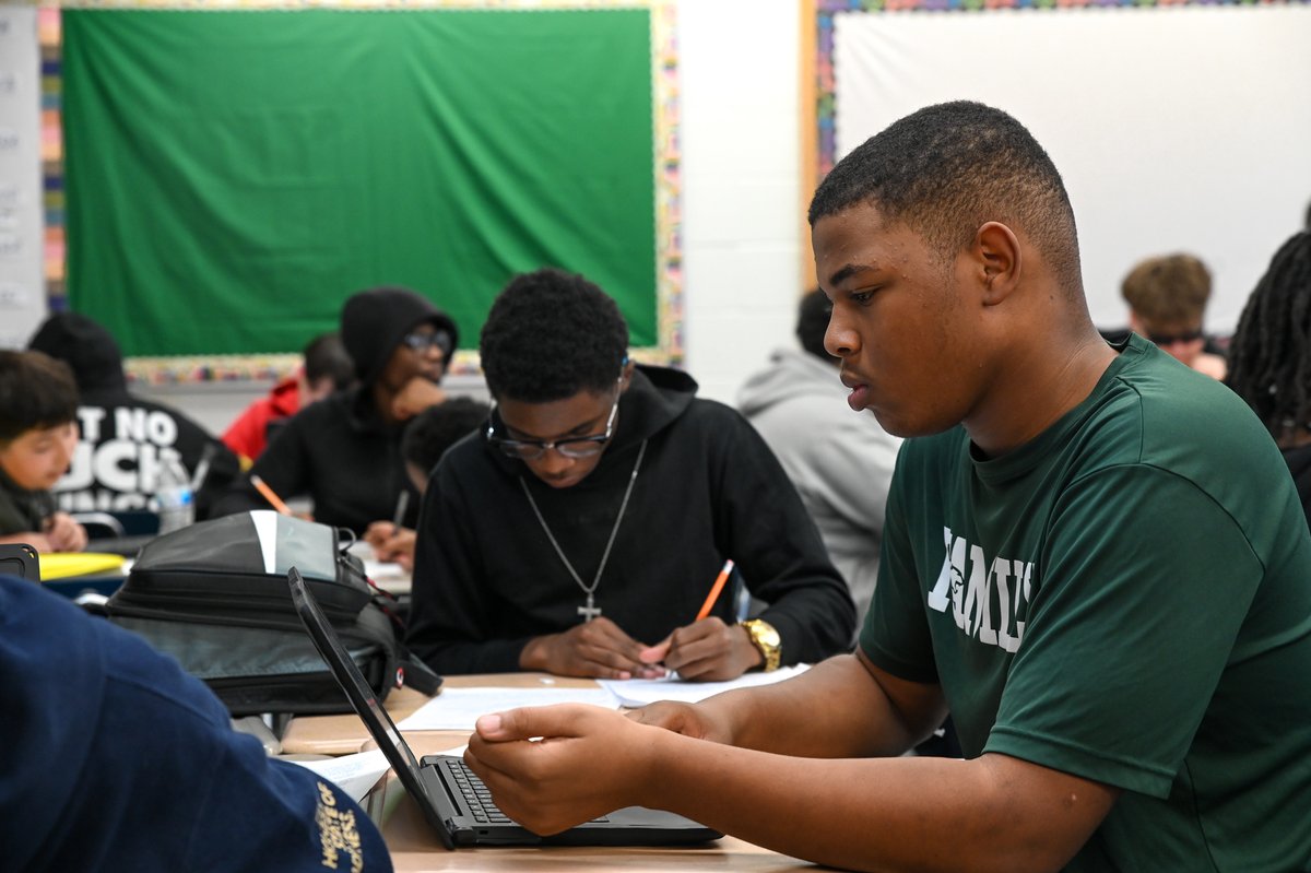 SBWashingtonHS's tweet photo. In Ms. Twietmeyer's English class, students working in groups read a cultural oral tradition story, analyzing it, and prepare a presentation to share with their classmates. @SouthBendCSC #everonward #pantherpride https://t.co/5IycH7LIA7