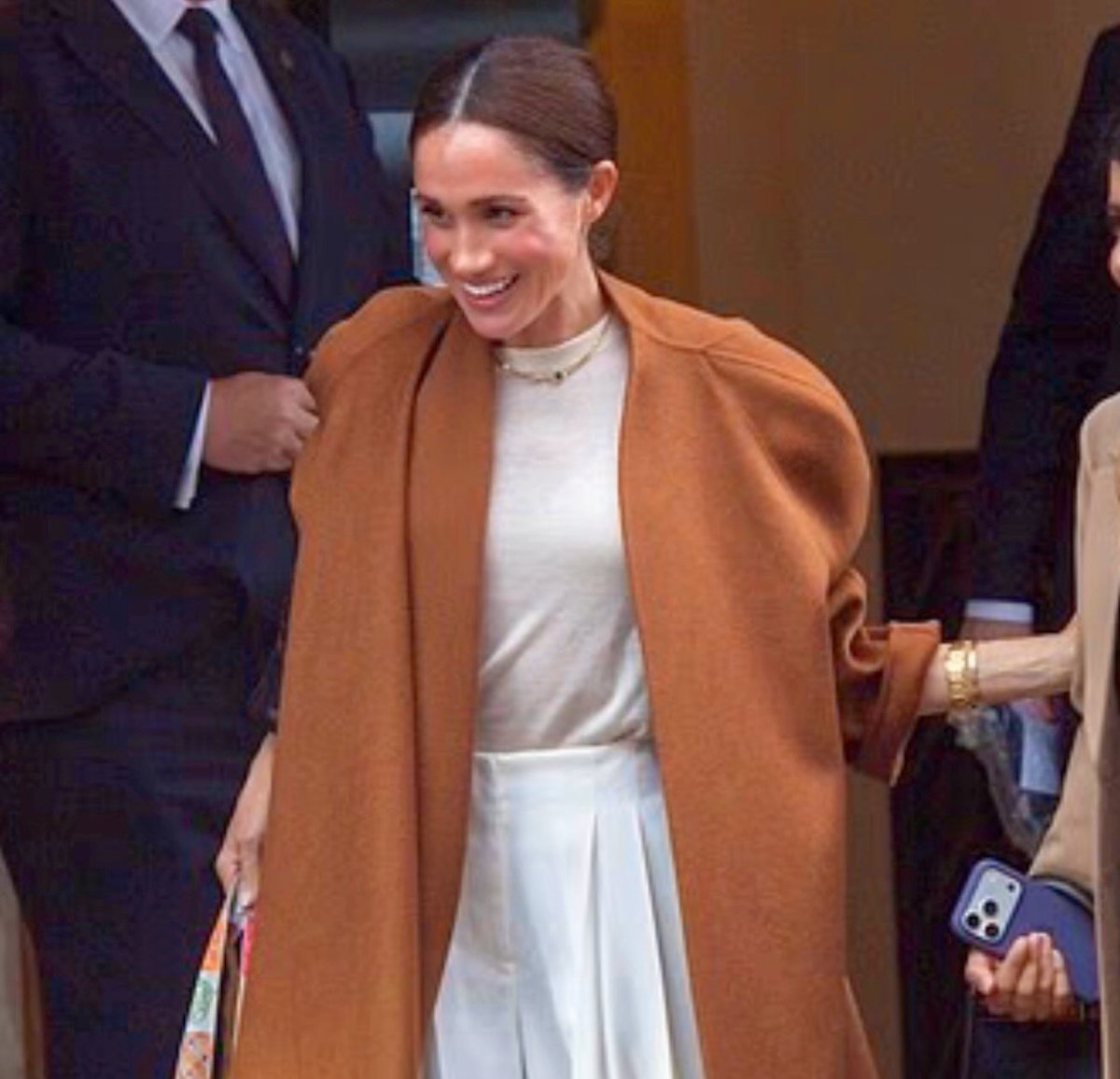 claireXanda's tweet photo. Her happiness is everything 🥰😍
Meghan looking gorgeously happy. 
My girl will always thrive. 
🤎🤍🤎🤍🤎🤍 https://t.co/CIz7n9nBfw