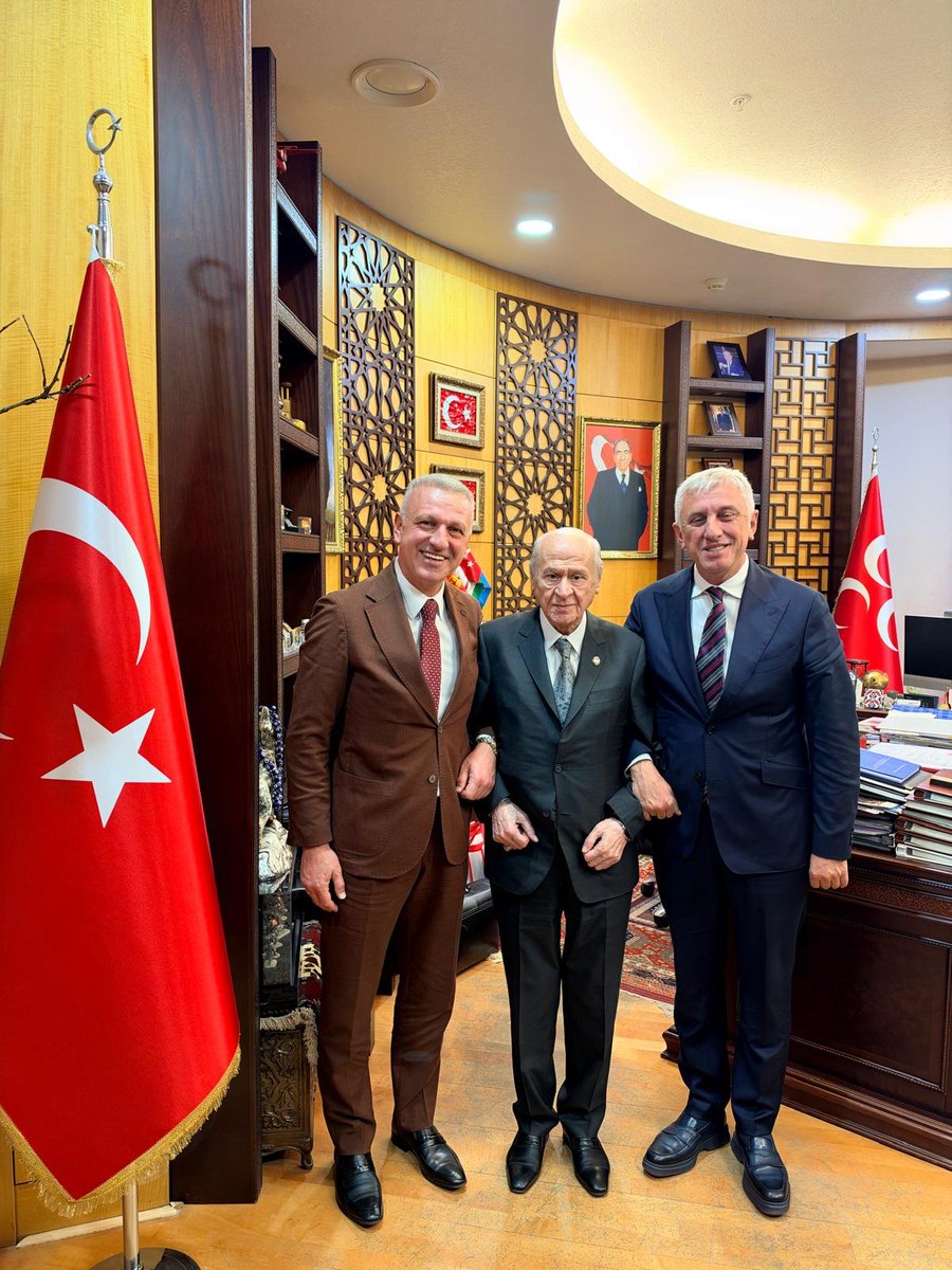 HurmaEdit's tweet photo. MHP Genel Başkanı Devlet Bahçeli, Cumhurbaşkanı Başdanışmanı Oktay Saral ve Of Belediye Başkanı Salim Salih Sarıalioğlu’nu MHP Genel Merkezi’nde ağırladı. https://t.co/oLhuM81bRI
