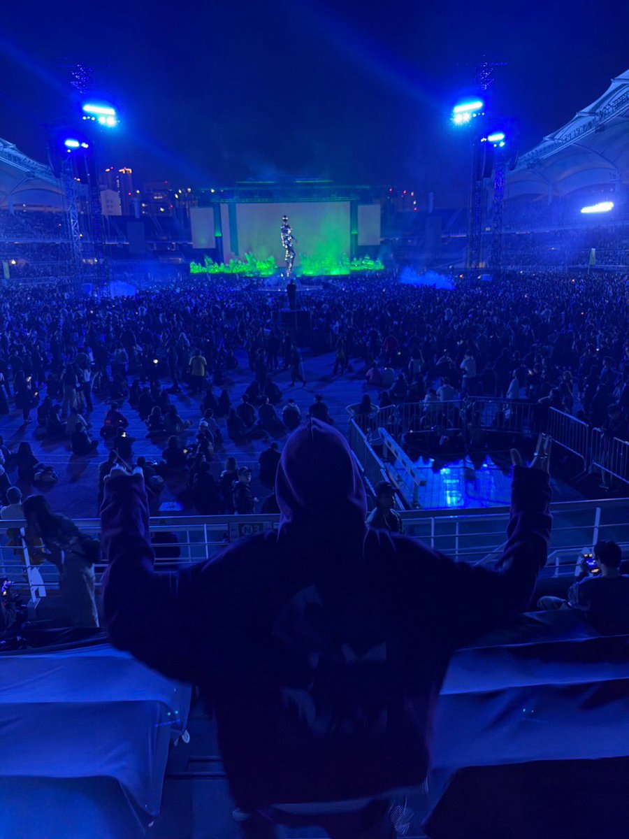 namaewariki's tweet photo. ni-ki went the weeknd’s concert in korea!! 

🐥 🔥🔥🔥🔥🔥🔥🔥🔥🔥🔥🔥🔥
🐥 “often” was amazing waah

#NI_KI #니키 #ニキ https://t.co/eiHyybuT4G
